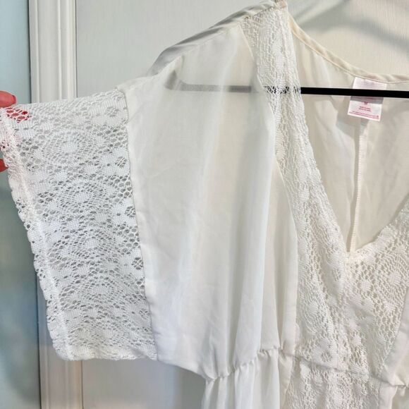 Xhilaration Ivory Lace-Trimmed V-Neck Swim Cover - Picture 2 of 4